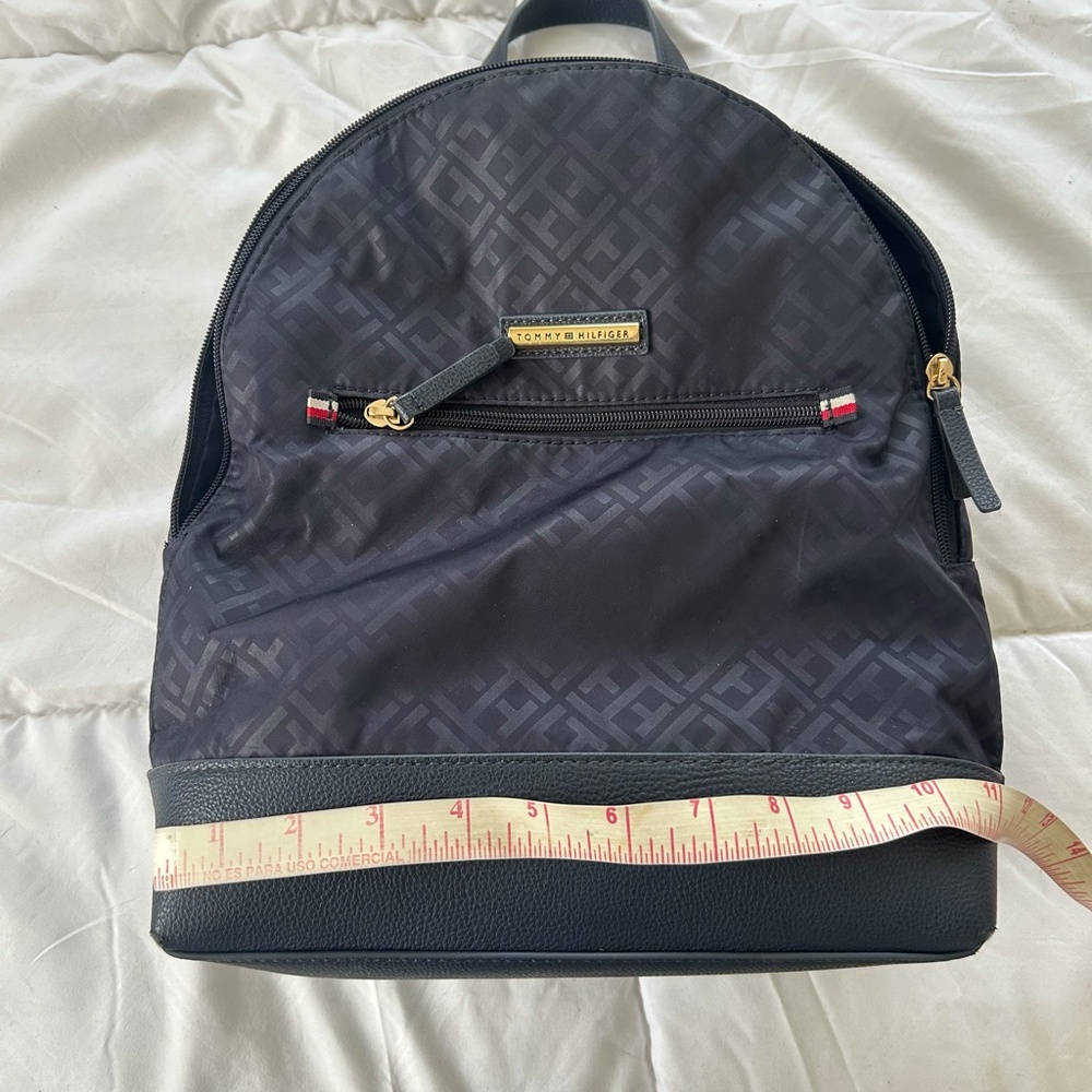 NWOT _ Tommy Hilfiger Sleek Urban Blue Backpack with Logo _ Medium Size - Picture 5 of 6